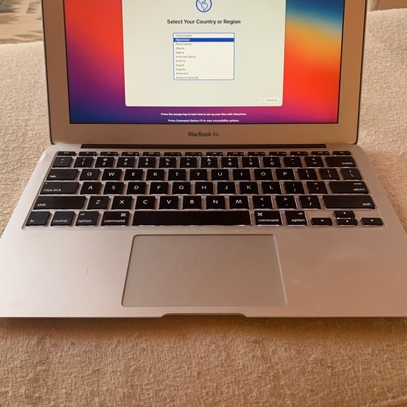 MacBook Air 2014 11" Screen - Picture 10 of 12